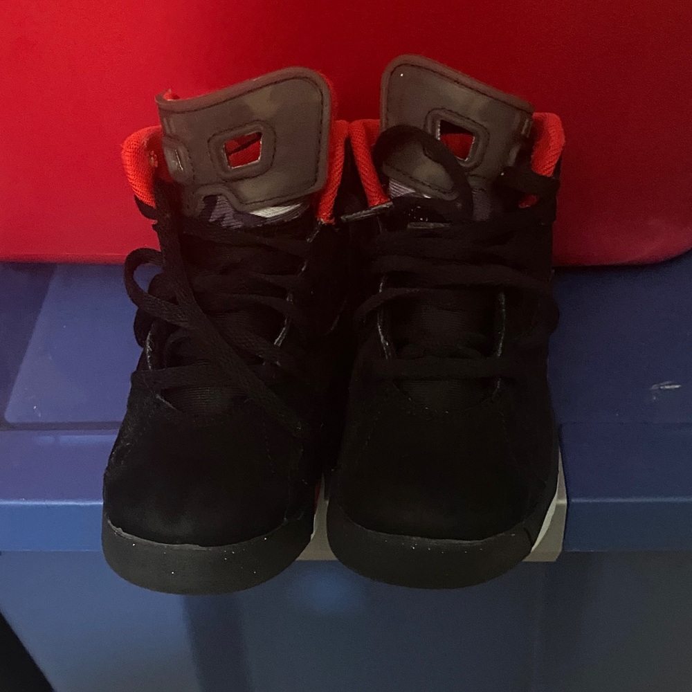 Jordan Kids Black and Red Sneakers
